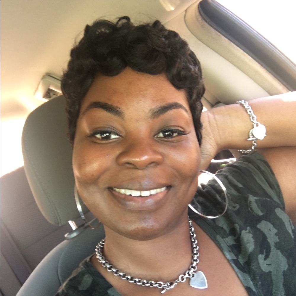 Meet your Posher, Monica